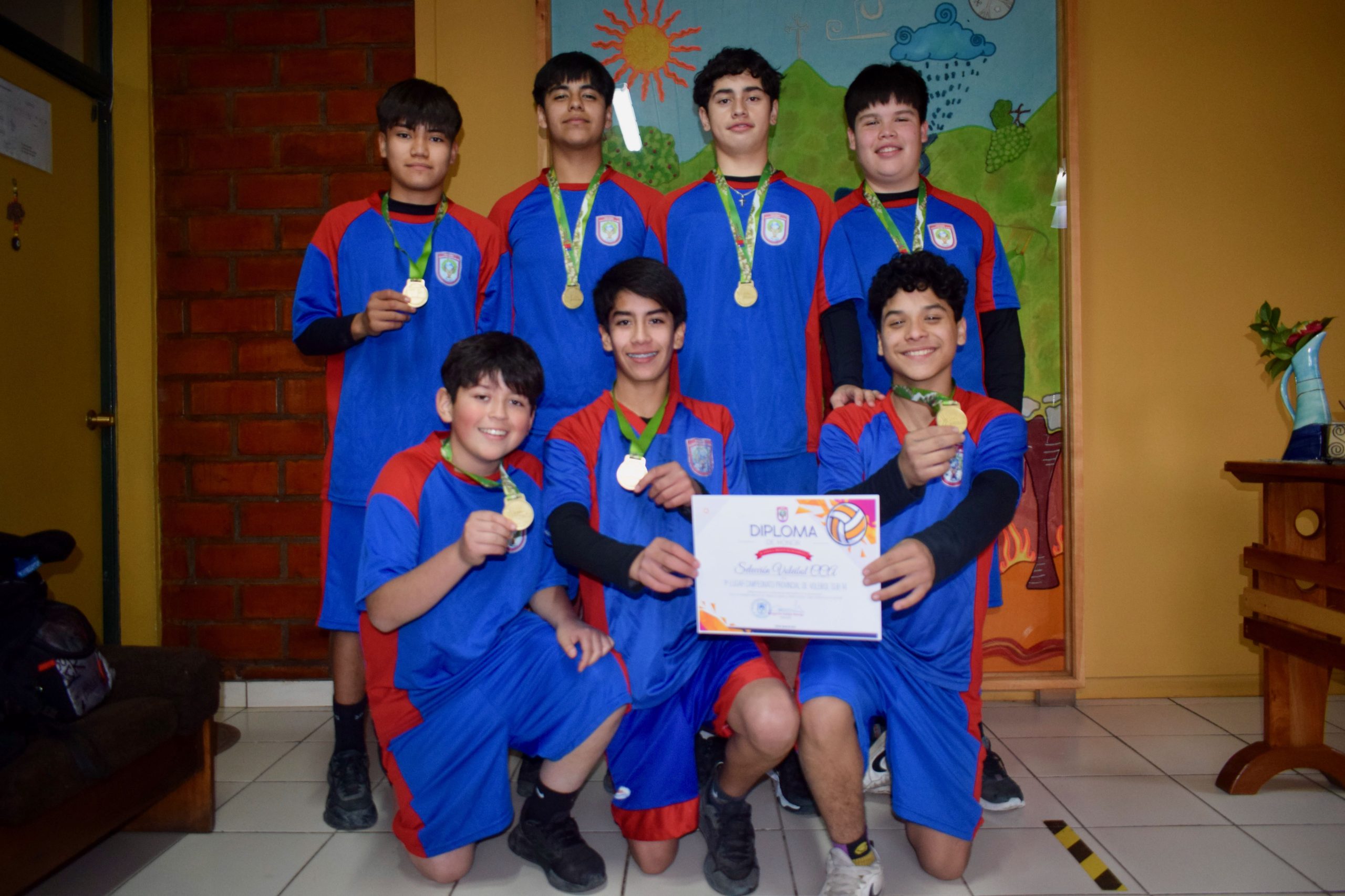 En este momento estás viendo ¡Felicitaciones a nuestros destacados estudiantes de Voleibol!