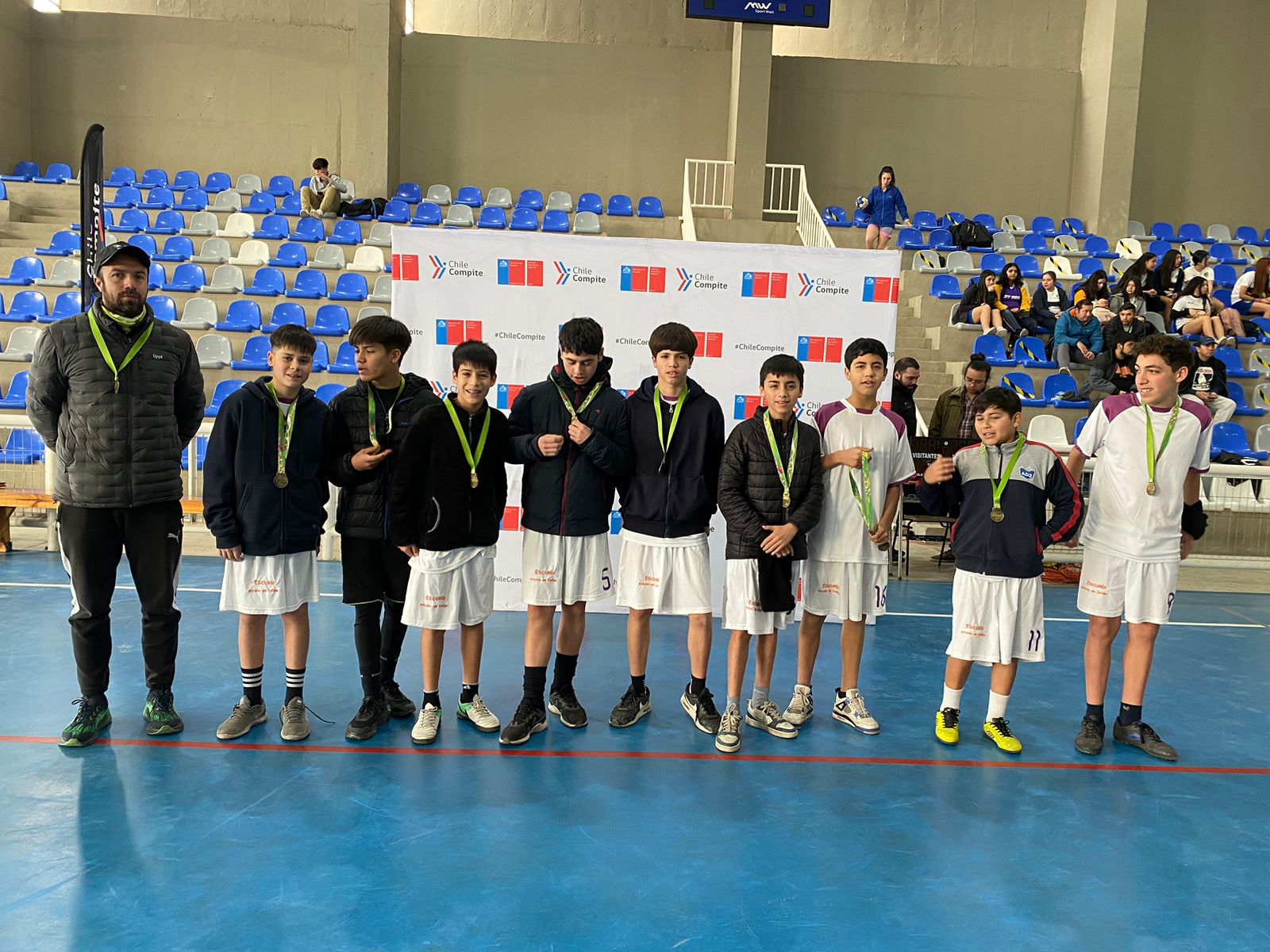 Lee más sobre el artículo Estudiantes del Colegio Cryptocarya Alba participaron junto al colegio Antonio de Zúñiga en provincial Fútsal