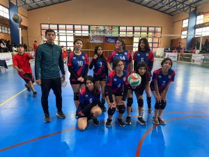 Read more about the article 🏐🎉 ¡Celebramos junto a nuestras campeonas comunales de voleibol damas sub 14! 🎉🏐