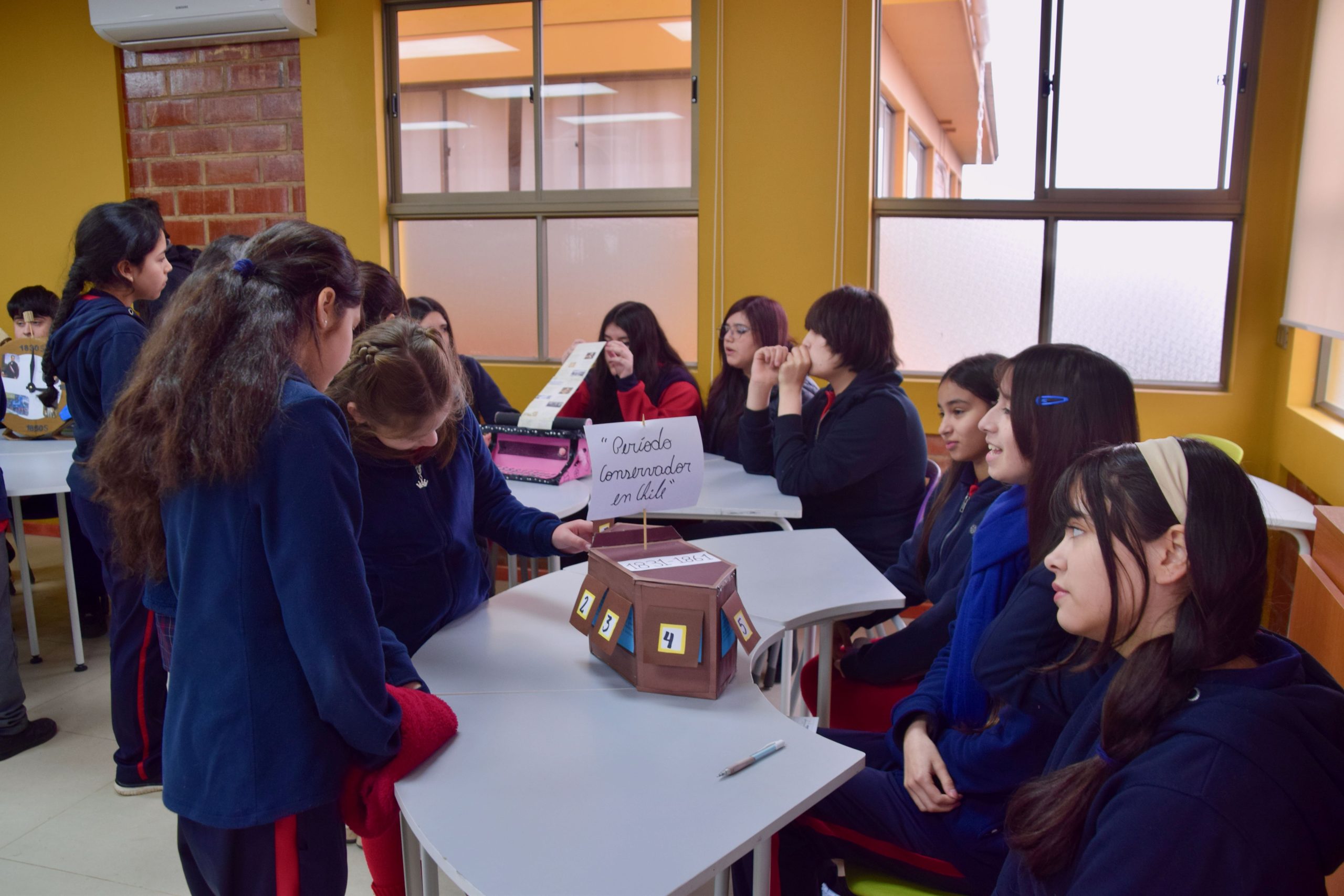 Lee más sobre el artículo ¡La Historia cobra vida en el aula!